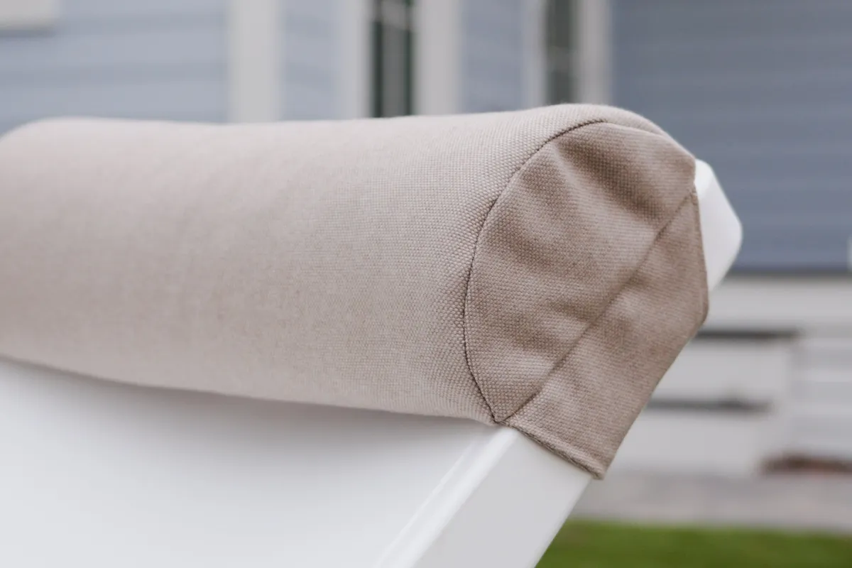 chaise pillow blend sand.webp chaise pillow blend sand.webp